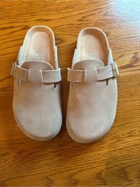 Serra Suede Slip-On Clogs in Light Taupe